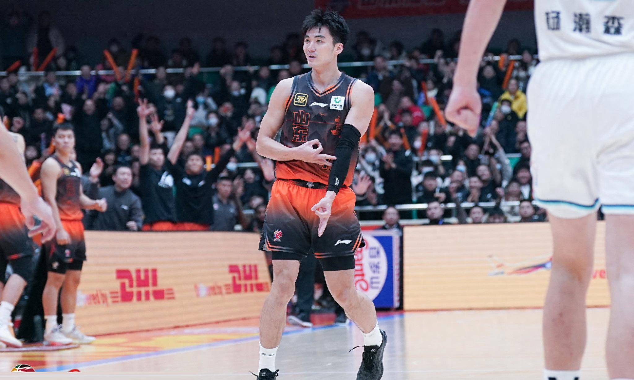 浙江队在CBA季后赛中打出团战,被誉为观众齐声高喊的简单介绍 浙江队在CBA季后赛中打出团战,被誉为观众齐声高喊的简单介绍