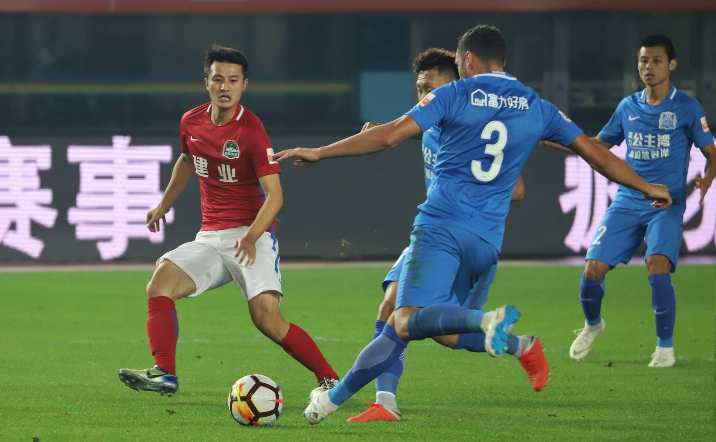 乐鱼体育电竞-包含苏宁备战关键比赛，全队集体决心拼搏的词条