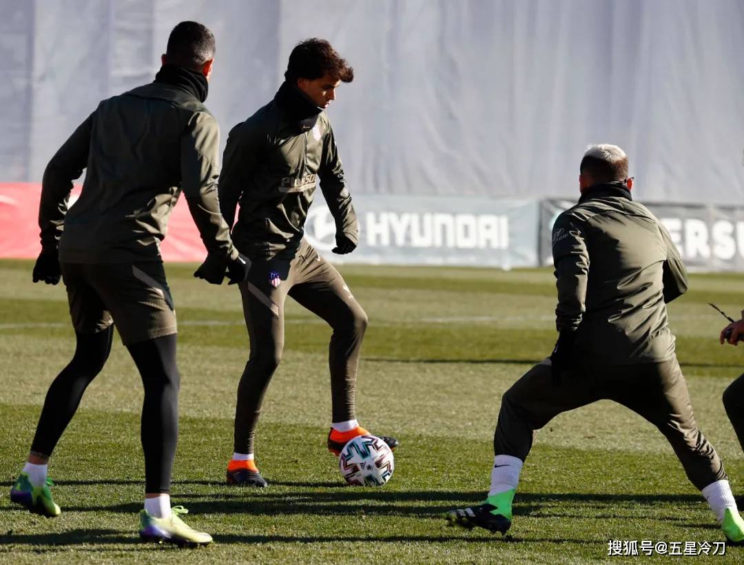 缅甸球队在激烈比赛中征服对手 缅甸球队在激烈比赛中征服对手