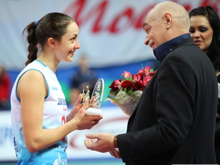 乐鱼体育教练-俄罗斯女排遇强手不弱，险胜葡萄牙晋级