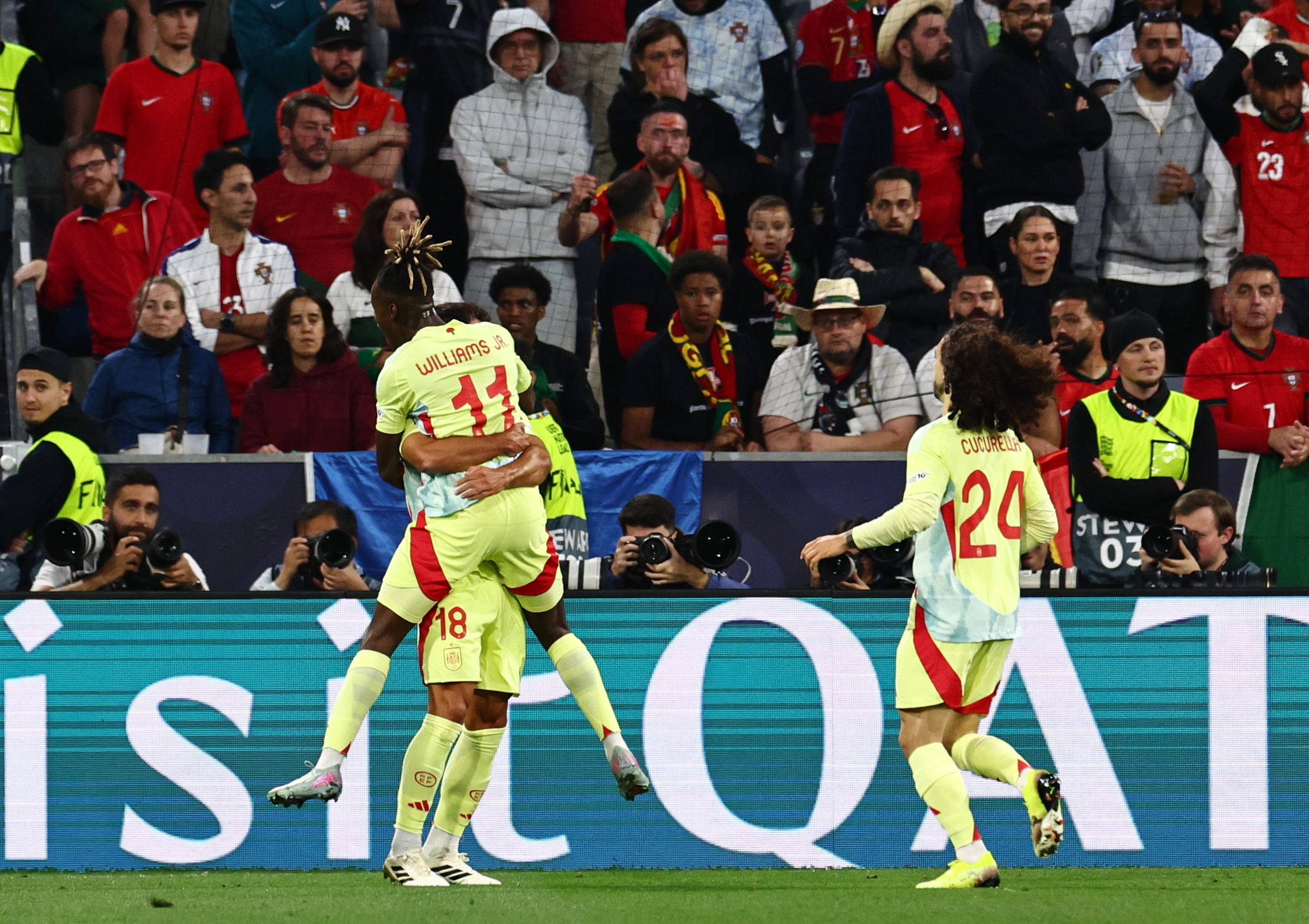 乐鱼体育官方-葡萄牙球队备战半决赛，球迷振奋呼喊