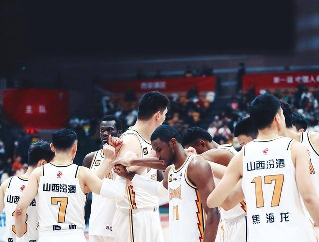 乐鱼体育app下载-山西男篮客场失利，连败势头难挡