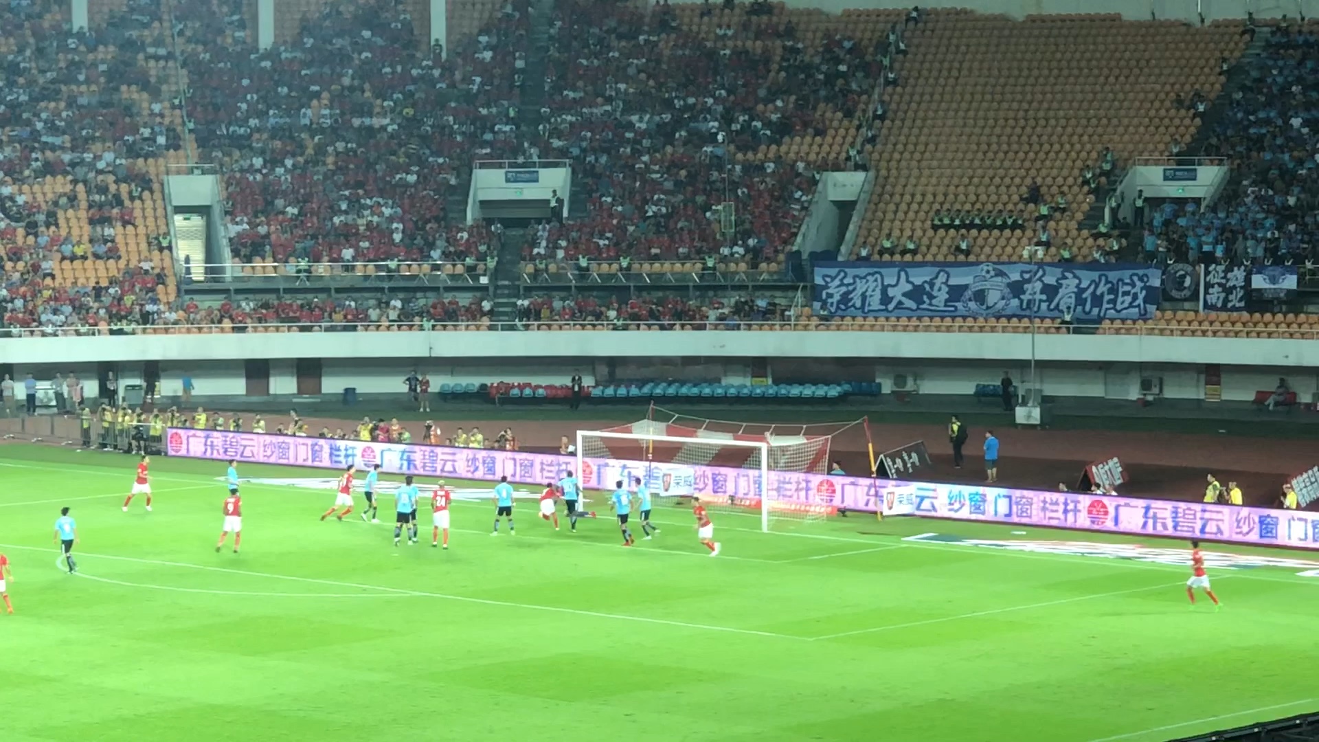 广州恒大客场逆转大连一方，取得三连胜的简单介绍