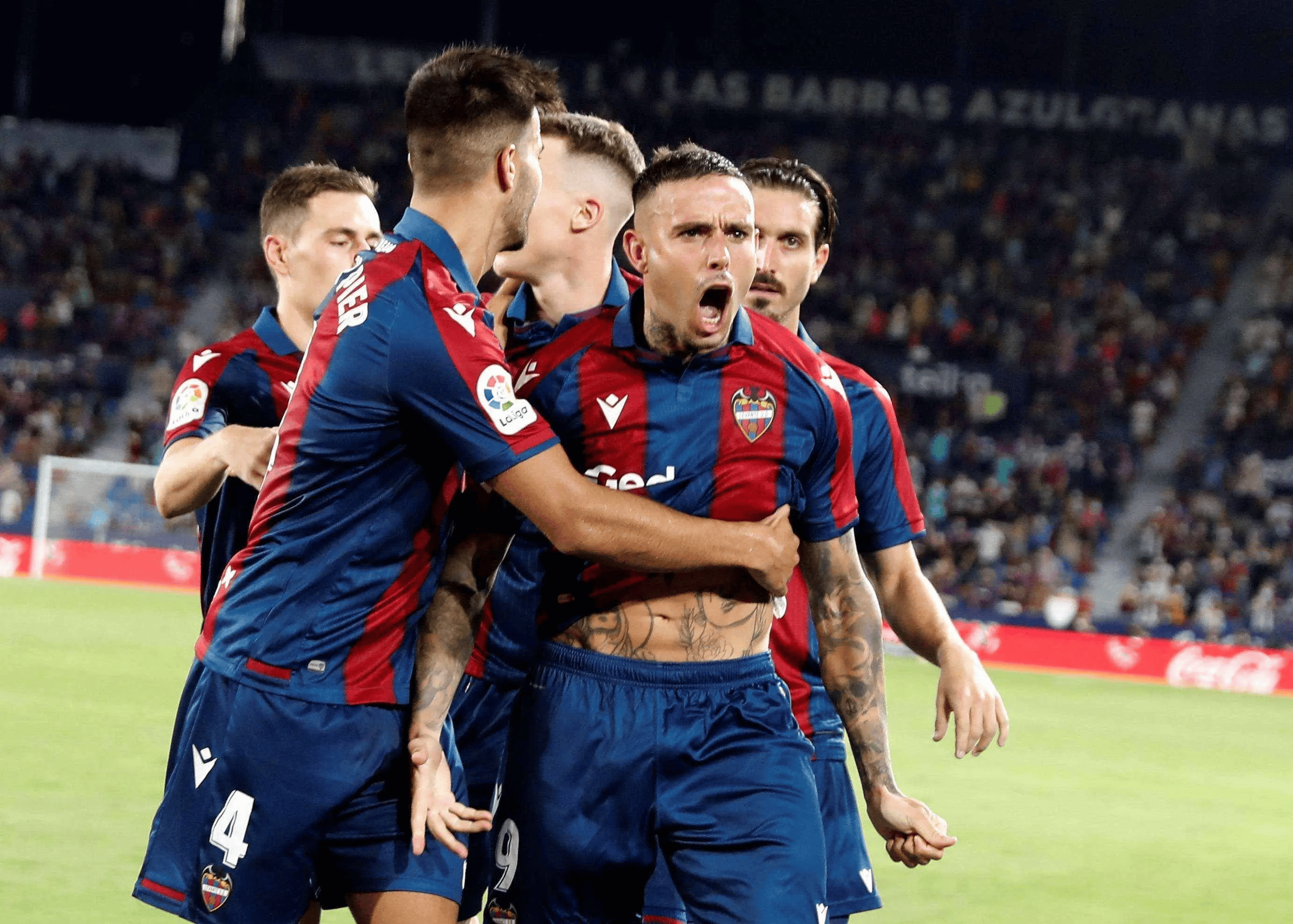 乐鱼体育官网-包含拜仁慕尼黑客场惊险胜皇马，成功晋级半决赛！的词条