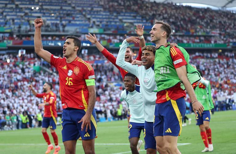 乐鱼体育网址-包含西甲球员精神抖擞，打破对手封堵的词条