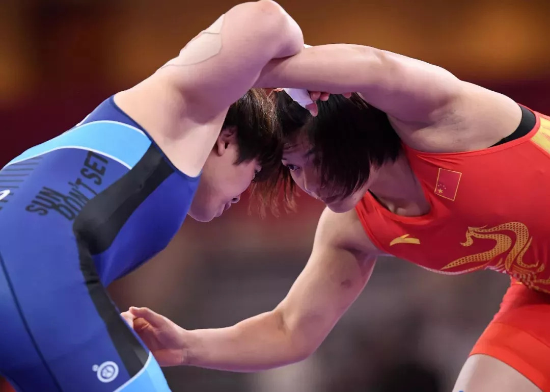 荷兰游泳选手突破尘封纪录，勇夺银牌的简单介绍