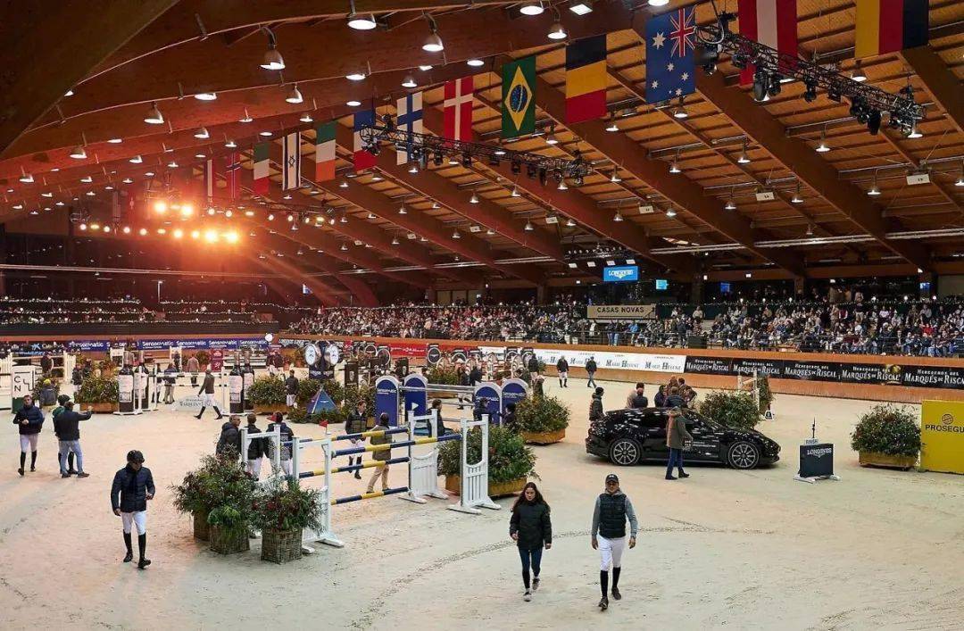 包含拉科鲁尼亚在主场比赛中取得胜利，庆典连连的词条