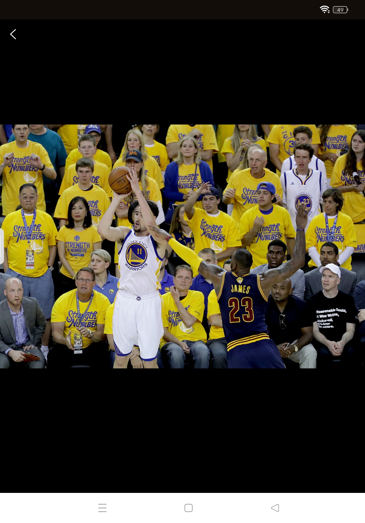 职业篮球队在大洲比赛中取得胜利