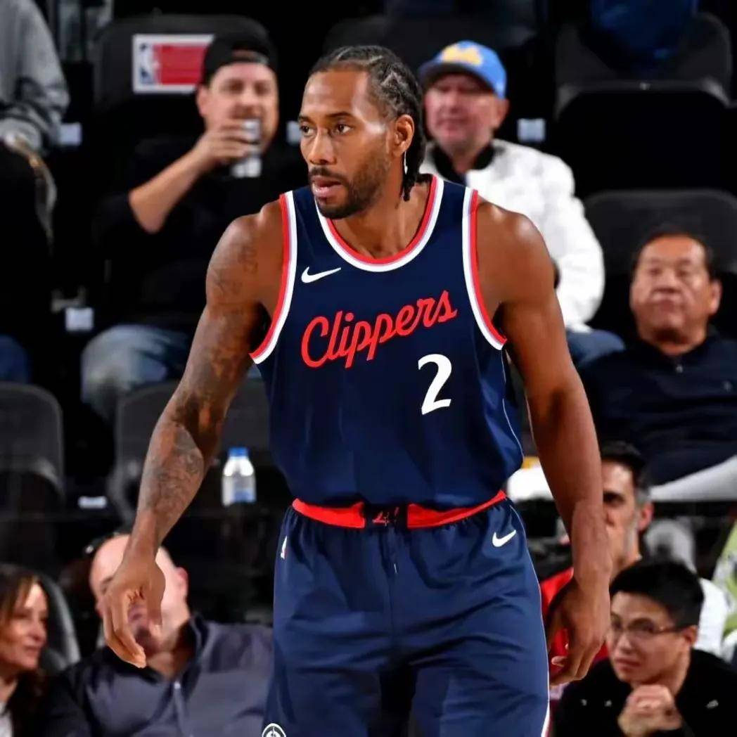 包含快船客场胜出，戈登关键时刻冷静表现帮助球队取得胜利的词条