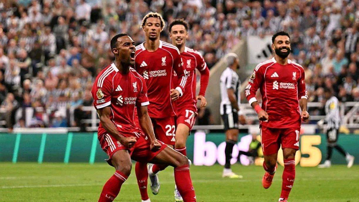 乐鱼体育官网app-利物浦在客场遭遇突袭，输给客队