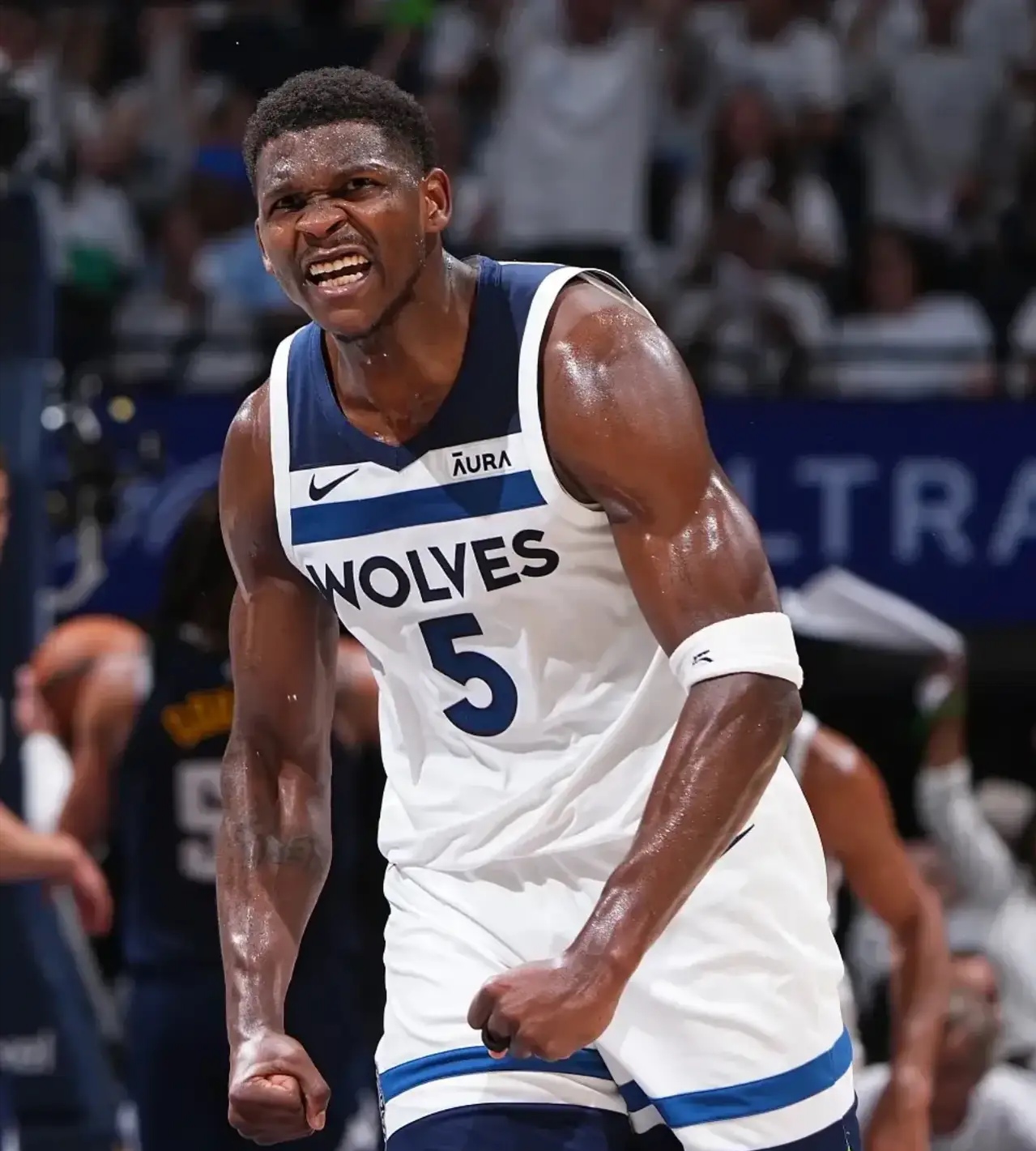 开拓者逆转森林狼，取得关键胜利