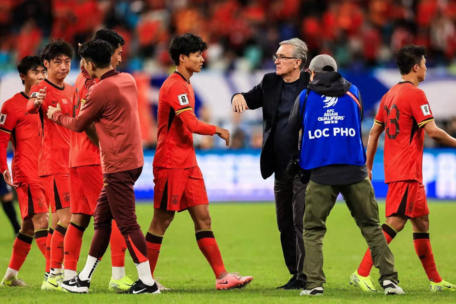 客场作战难度加大，球队需全力以赴